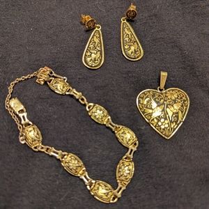 Gold jewelery set